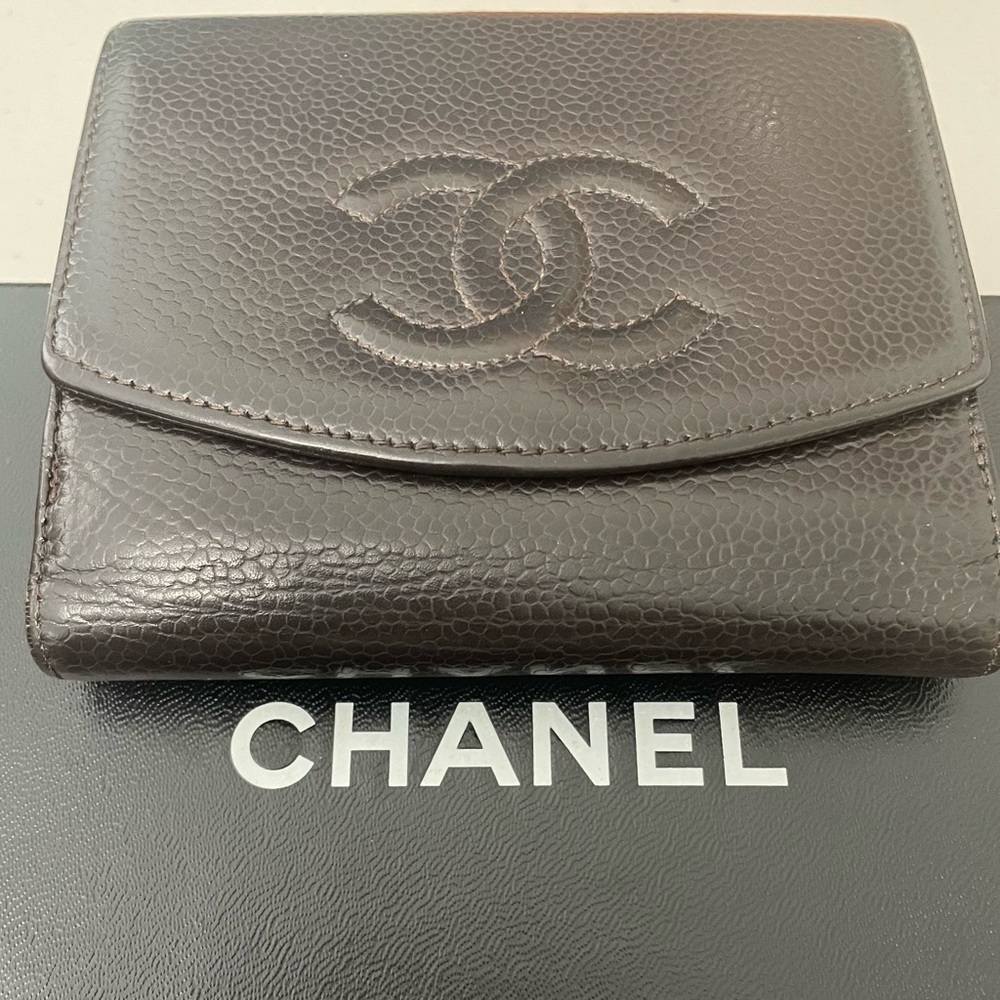CHANEL Gray Key & Card Holder Pebbled Leather Iconic Logo